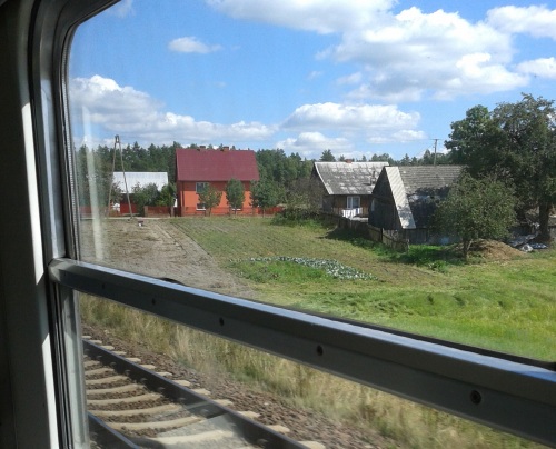 Maisema junan ikkunasta